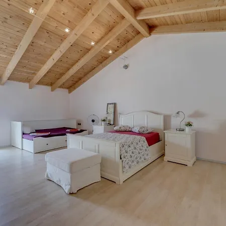 House In Hills With Views To The Sea Semesterbostad
